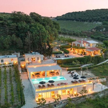 Villa Mantilari Wine Estate 7 Apartments 2 Private Pools 1 Heated Tennis Court Fitness Center Archanes Exterior photo
