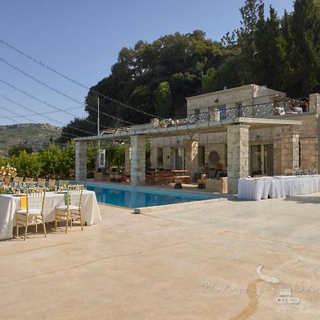Villa Mantilari Wine Estate 7 Apartments 2 Private Pools 1 Heated Tennis Court Fitness Center Archanes Exterior photo