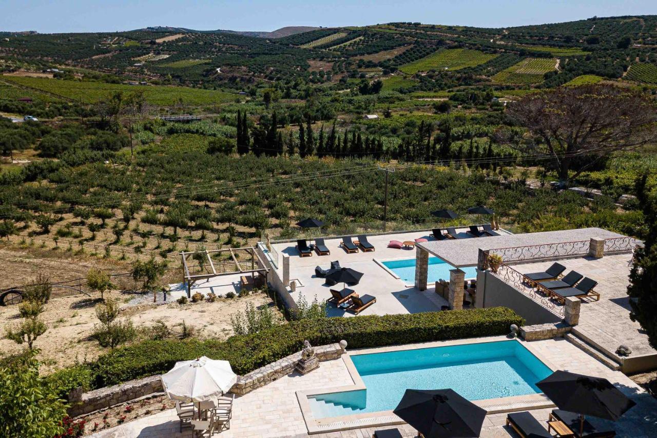 Villa Mantilari Wine Estate 7 Apartments 2 Private Pools 1 Heated Tennis Court Fitness Center Archanes Exterior photo