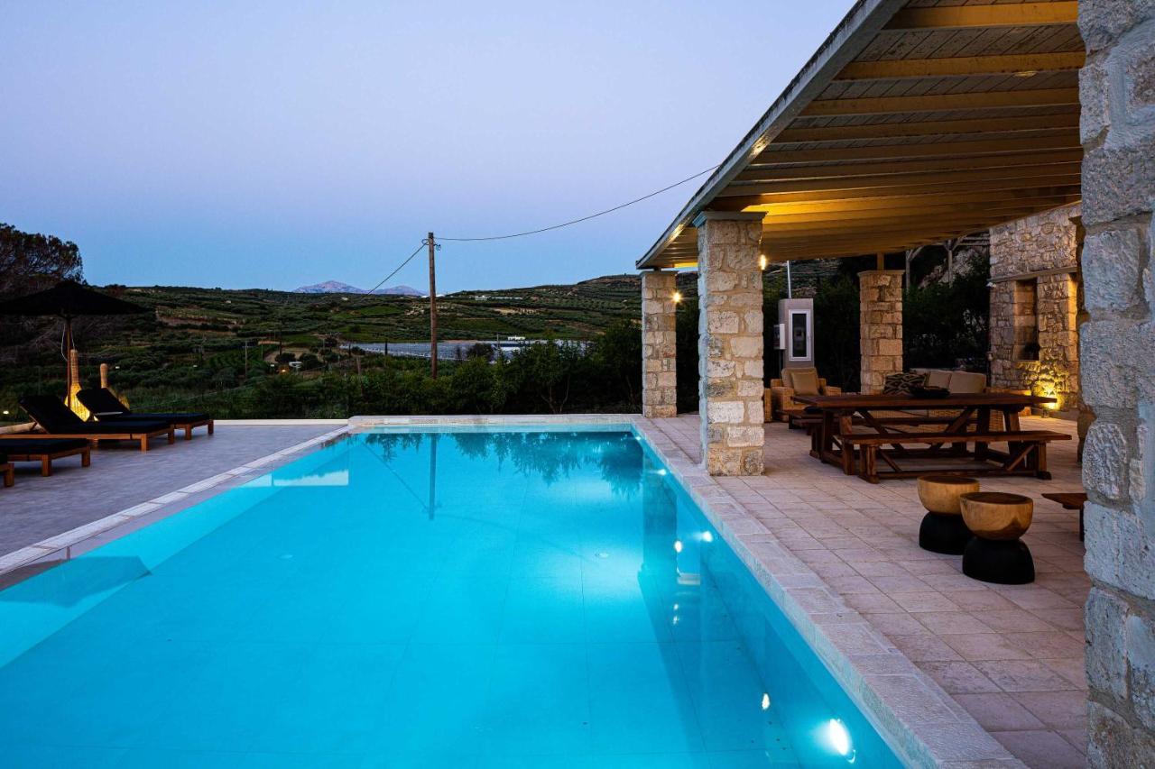 Villa Mantilari Wine Estate 7 Apartments 2 Private Pools 1 Heated Tennis Court Fitness Center Archanes Exterior photo