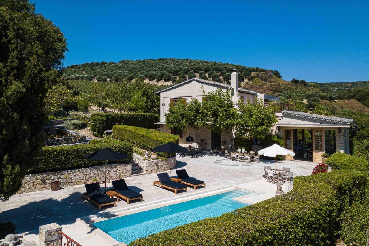 Villa Mantilari Wine Estate 7 Apartments 2 Private Pools 1 Heated Tennis Court Fitness Center Archanes Exterior photo