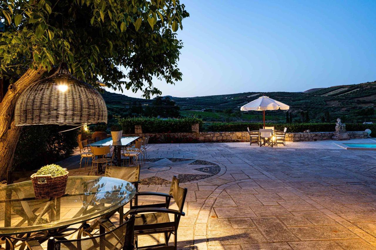 Villa Mantilari Wine Estate 7 Apartments 2 Private Pools 1 Heated Tennis Court Fitness Center Archanes Exterior photo