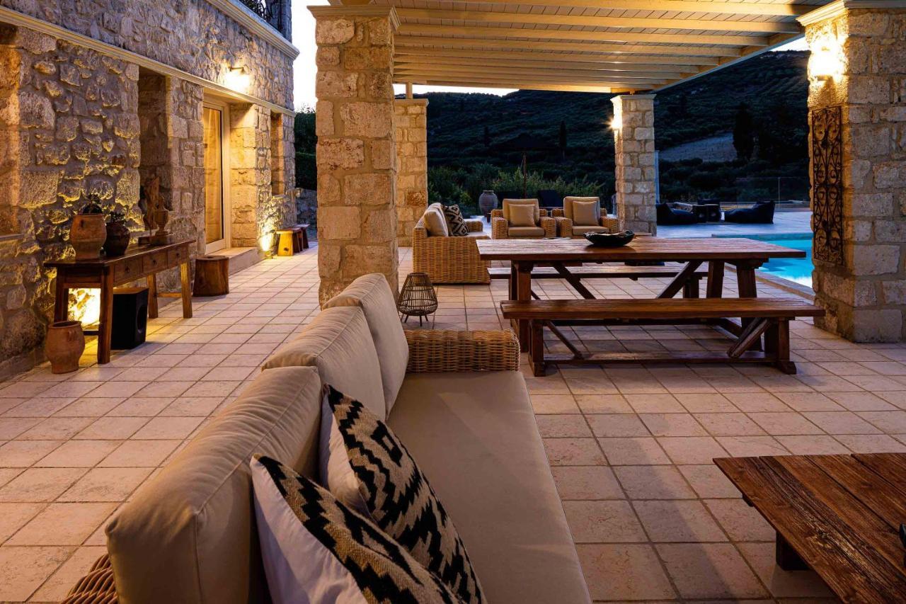 Villa Mantilari Wine Estate 7 Apartments 2 Private Pools 1 Heated Tennis Court Fitness Center Archanes Exterior photo