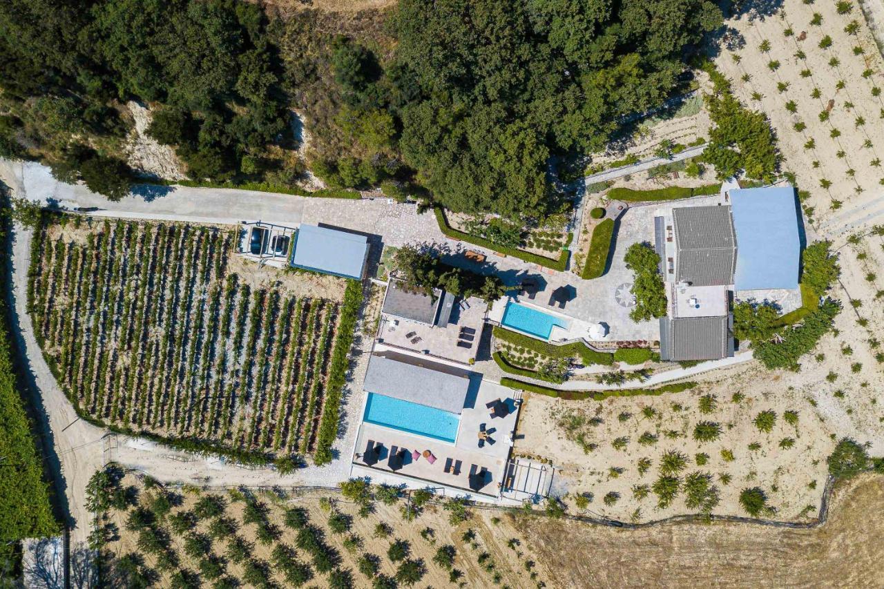 Villa Mantilari Wine Estate 7 Apartments 2 Private Pools 1 Heated Tennis Court Fitness Center Archanes Exterior photo