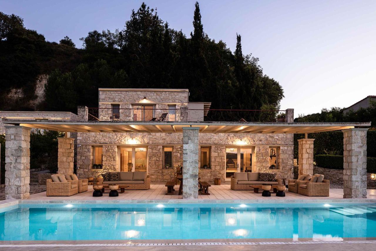 Villa Mantilari Wine Estate 7 Apartments 2 Private Pools 1 Heated Tennis Court Fitness Center Archanes Exterior photo